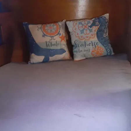 En Velero Úszó hotel